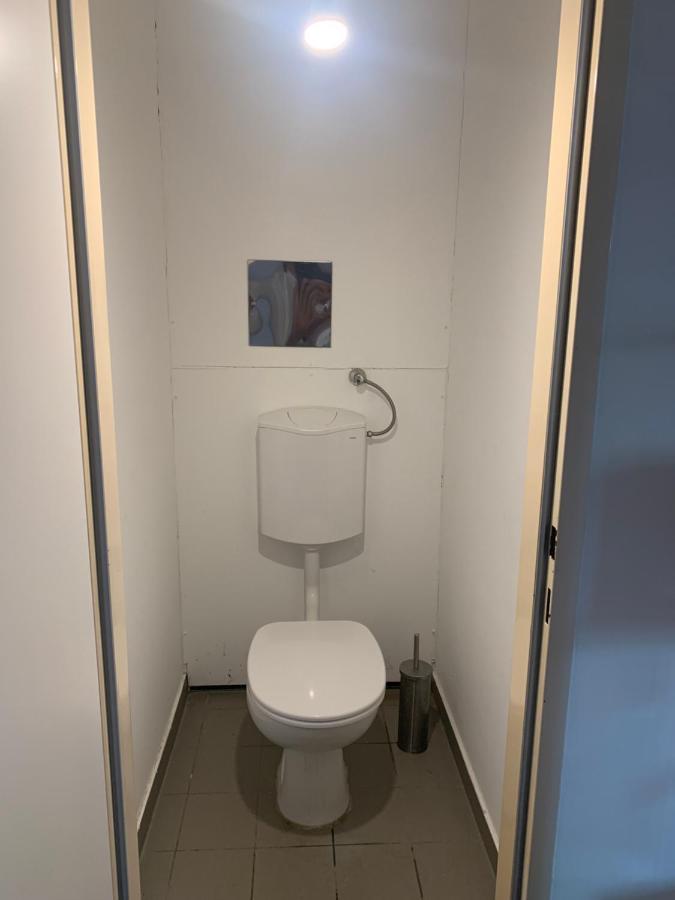 Sehr Schone Zimmer 1 In Wien Favoriten ภายนอก รูปภาพ